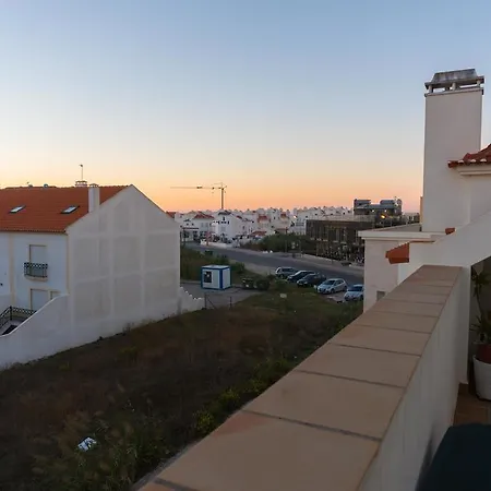 Baleal: Balconies And Pool 아파트