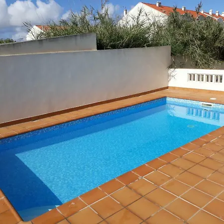 Baleal: Balconies And Pool 아파트